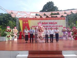Xóm Bắc Sơn 1  tổ chức lễ đón nhận danh hiệu “Làng văn hóa tiêu biểu” cấp huyện